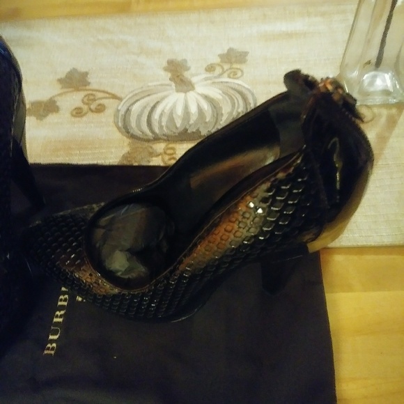 Burberry heals - Picture 3 of 3